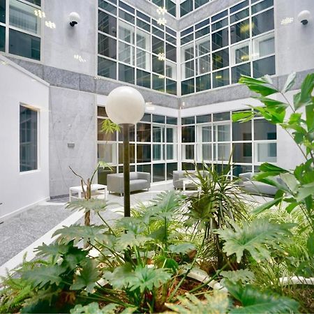 Two Bedroom - Central Peterborough Apartment - Bayard Apartments Экстерьер фото