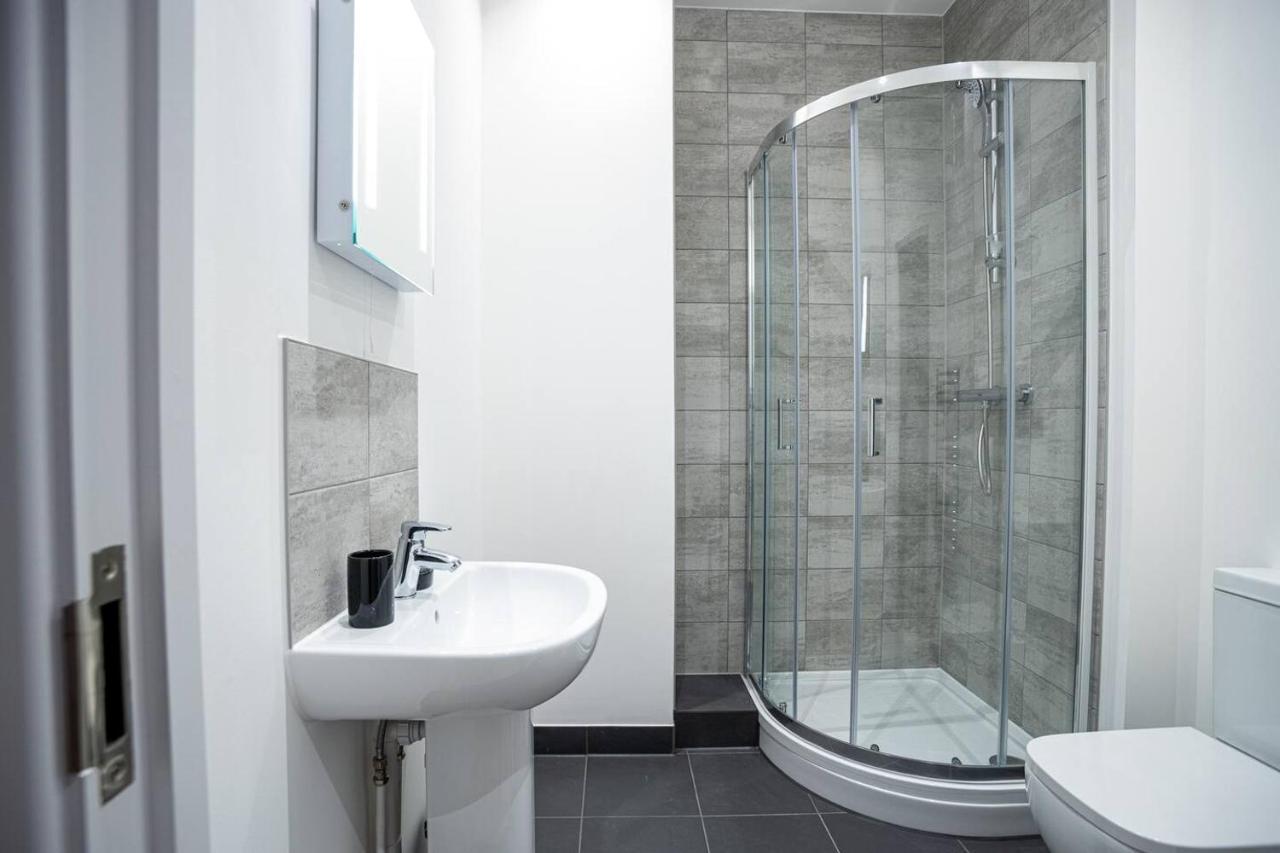 Two Bedroom - Central Peterborough Apartment - Bayard Apartments Экстерьер фото