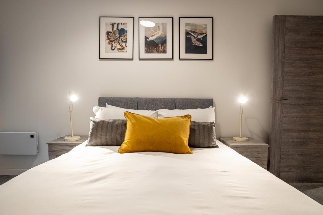 Two Bedroom - Central Peterborough Apartment - Bayard Apartments Экстерьер фото